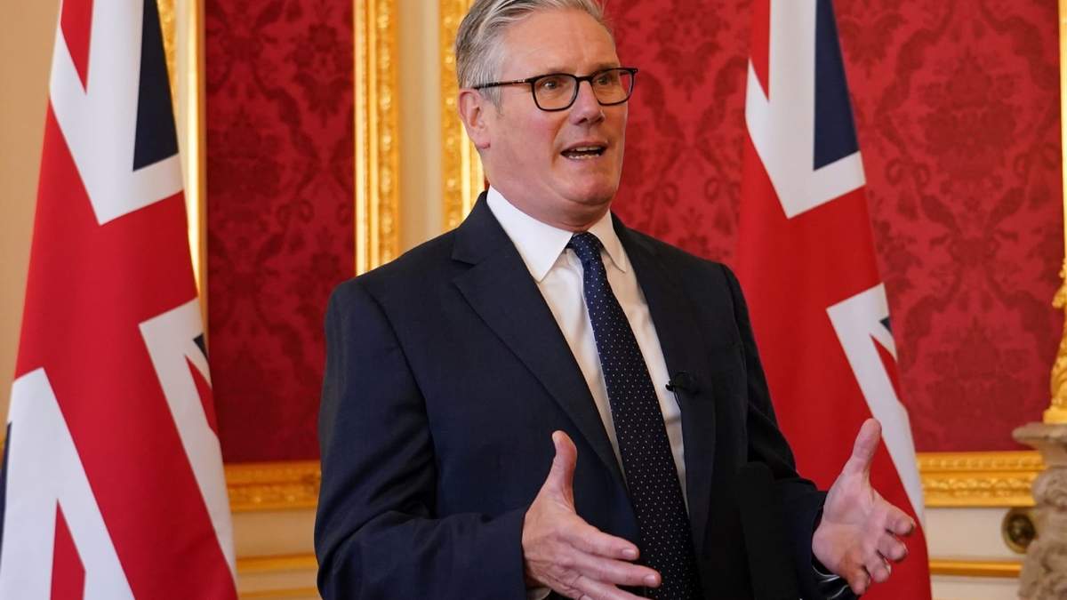 El primer ministro británico Keir Starmer habla ante representantes de la industria nuclear civil en una recepción en Lancaster House en Londres