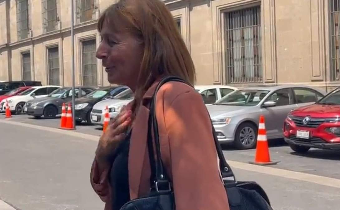 Tatiana Clouthier. Saliendo de Palacio Nacional