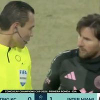 La Concacaf sancionó al árbitro mexicano Marco “Gato” Ortiz por pedir autógrafo a Messi (Video)