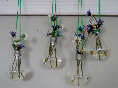 Reciclá focos quemados y convertilos en floreros: un tesoro DIY para tu decoración