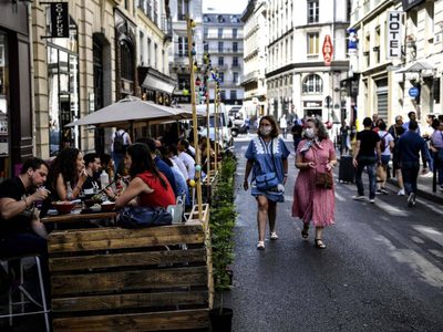 Francia: el Gobierno anunció que habrá un retroceso en las medidas de aislamiento