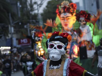 ¡Es hoy! Esto es lo que debes saber sobre El Gran Desfile de Día de Muertos 2023