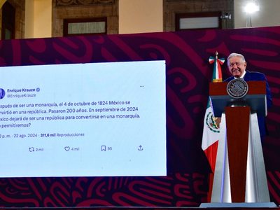 “Vamos a coronar a Claudia Carlota de México”: así respondió AMLO al tuit de Krauze