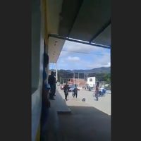 Grupo de civiles protesta contra nuevo alcalde de Bochil despojando de armas a policías estatales (Video)