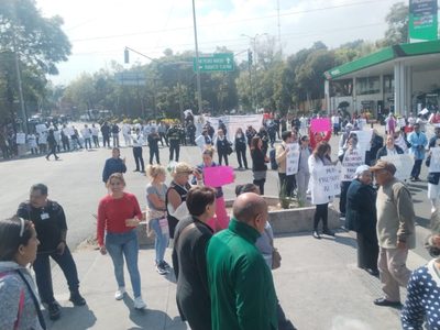 Con bloqueo en Tlalpan, exigen más recursos para el Instituto Nacional de Cancerología