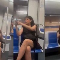 Mujer desata ataque xenófobo en el Metro; escupe a una turista y agrede a pasajeros (VIDEO)