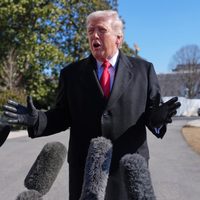 Trump indulta a cinco exjugadores de la NFL por delitos que van desde perjurio hasta narcotráfico