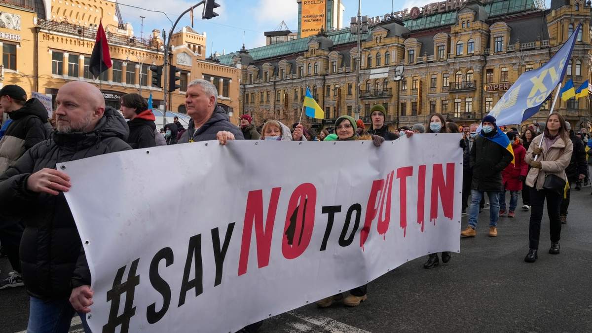 Protesta en Kiev, Ucrania, contra la escalada de tensiones con Rusia