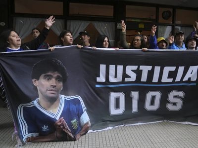 Anulan el juicio por la muerte de Maradona tras el escándalo por un documental grabado en secreto