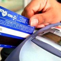Hurtó una billetera de un auto e hizo compras por 95 mil pesos