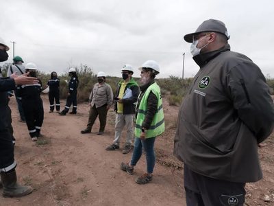 Río Negro retiró suelo afectado por el derrame de petróleo e instruyó a la empresa responsable