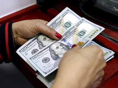 El dólar oficial subió y se acerca a los $1.300
