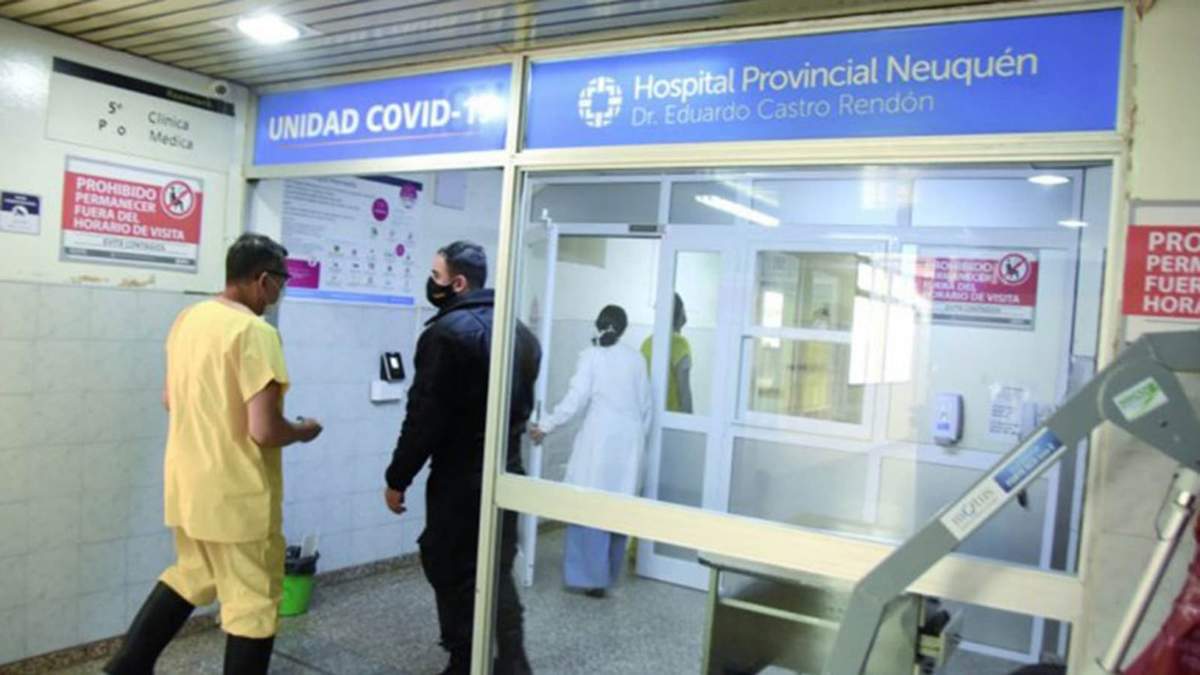 Uno de los ingresos al Hospital Castro Rendón. Fuente: (Twiter)