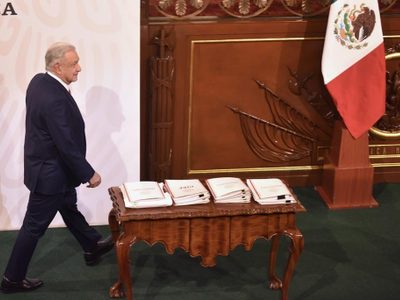 Iniciativas de AMLO: Estos órganos autónomos y reguladores desaparecerían