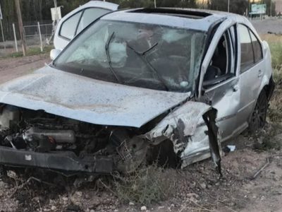 Perdió una rueda y volcó: impactante choque de un auto en la Ruta 7
