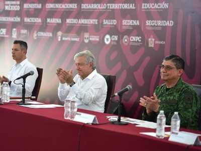 AMLO reconoce a la Sedena y la Semar por su apoyo tras el huracán “Agatha”