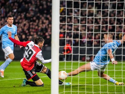 Así fue el gol de Santiago Giménez con el que Feyenoord avanzó a octavos de la Europa League