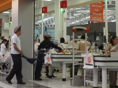 Senado aprueba “Ley Silla” para proteger a personas que trabajan de pie: en esto consiste