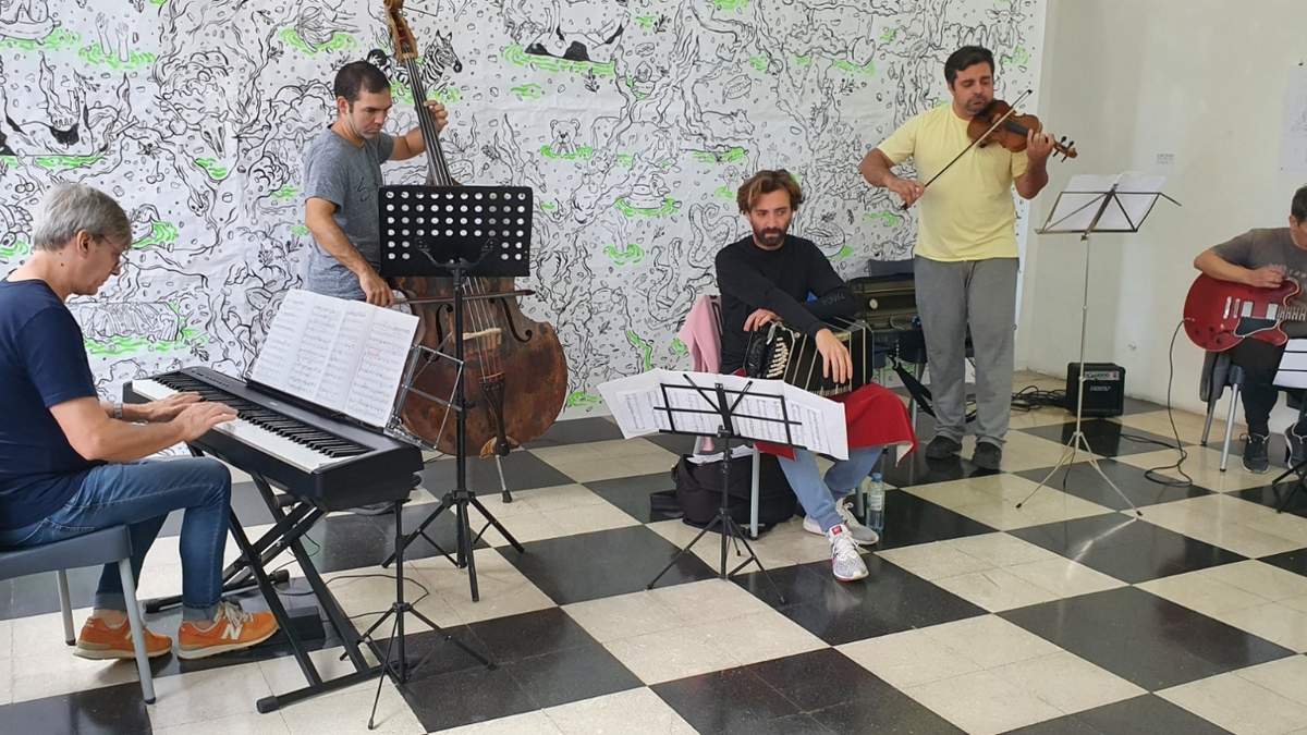 La Orquesta Escuela Provincial de Tango en formato de quinteto. Fuente: Javier Manzano