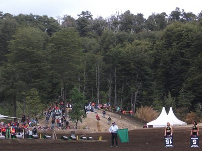 Aprovecharon que estaban viendo el Motocross y les desvalijaron la casa