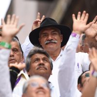 Familiares y amigos realizan cortejo fúnebre a José Manuel Mireles