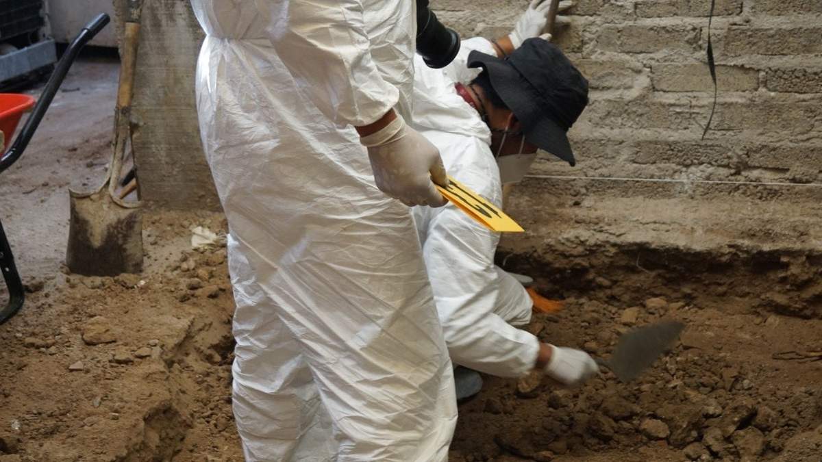 Peritos realizan excavaciones donde vivía el presunto feminicida serial