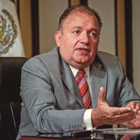 El cónsul de San Bernardino se apropia de fondos de los migrantes