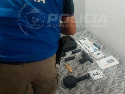 Expulsaron a cinco extranjeros de Neuquén que se alojaban en un hotel y estaban armados