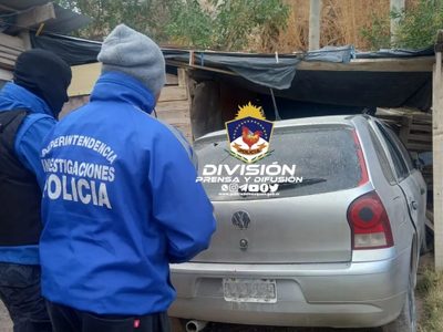 La Policía recuperó dos autos en un allanamiento: uno ya estaba siendo pintado