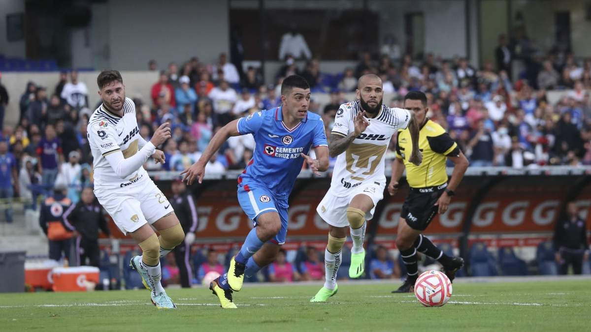 Cruz Azul venció a Pumas en el Estadio Olímpico Universitario