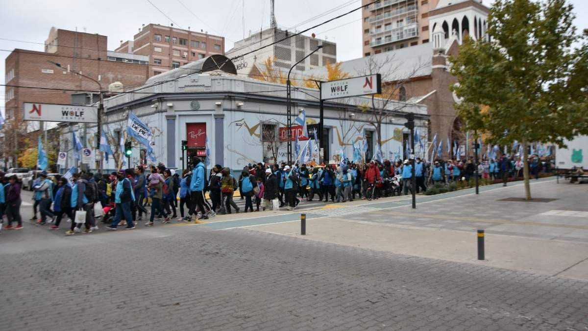 Barrios de Pie fue hasta la casa de Gobierno en defensa de la Salud. Fuente: (Javier Manzano)