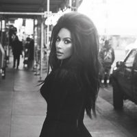 Imperdible: Kim Kardashian agarra la moto y cumple un sueño... ¡con Cher!