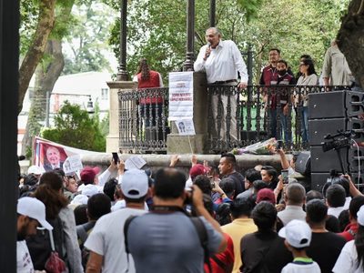 Adán Augusto llama “zángano” a Fox y critica que Televisa lo “desapareció” de sus noticieros