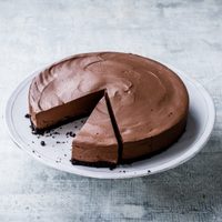 Cheesecake de chocolate sin harinas, con tres ingredientes y en un solo paso: la receta más fácil
