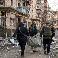 A un mes del inicio de la guerra, el presidente de Ucrania llama a protestas mundiales contra Rusia