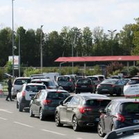 Trabajadores del petróleo de Francia votan por continuar con el paro