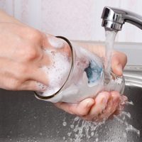 El truco infalible para limpiar tus copas de vidrio y que queden tan relucientes como el primer día