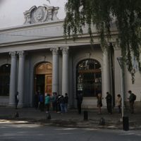 Ante un caso positivo, cierran la sede del Banco Nación
