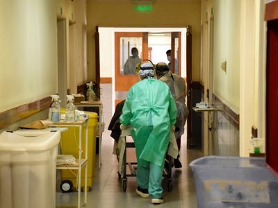 Sorprendente: son pacientes de mediana edad los que requieren de respiradores en Neuquén