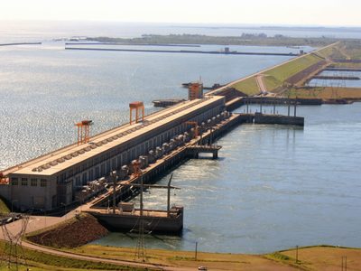 Yacyretá genera menos energía que hace un año