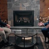 Trump se ausenta del debate republicano pero ataca a sus rivales en entrevista con Tucker Carlson