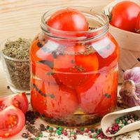 Tomates al natural como los hacía tu abuela, para almacenar un buen tiempo y no comprar más enlatados