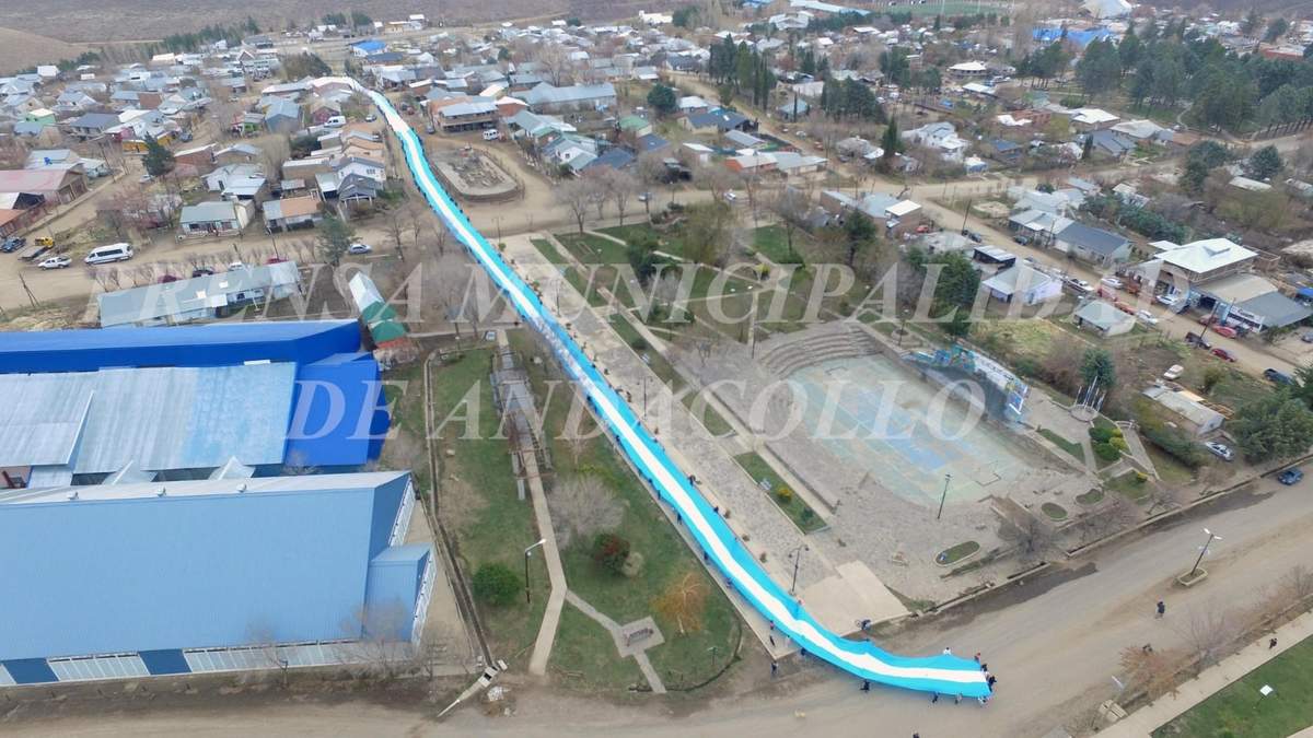 Bandera en Andacollo. Fuente (Facebook).