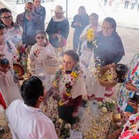 Comunidades indígenas entregan bastón de mando a Claudia Sheinbaum en Guanajuato