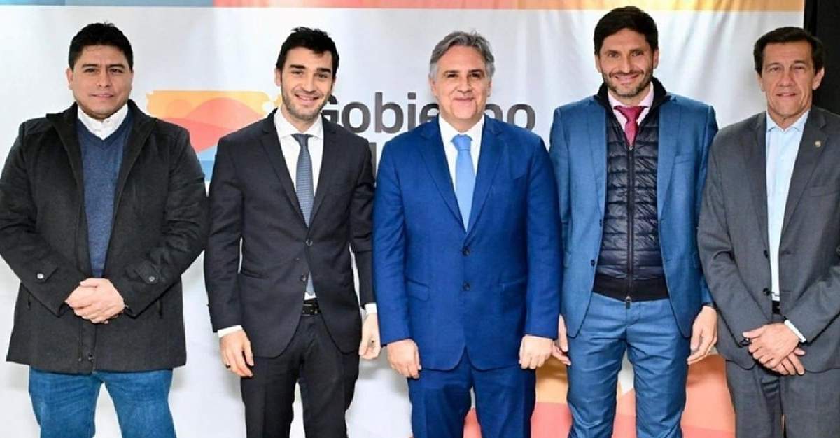 Ignacio Torres (Chubut), Maximiliano Pullaro (Santa Fe), Martín Llaryora (Córdoba), Carlos Sadir (Jujuy) y Claudio Vidal (Santa Cruz)