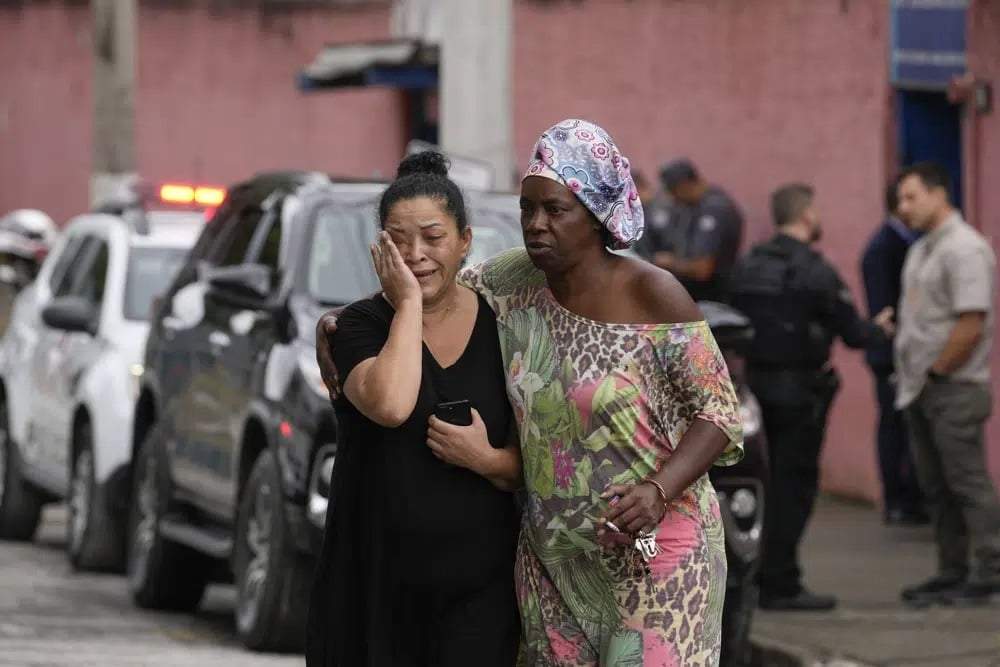 Silvia Palmieri, madre de una maestra que sobrevivió a un ataque a puñaladas en la escuela Thomazia Montoro, en Sao Paulo, Brasil, el 27 de marzo de 2023
