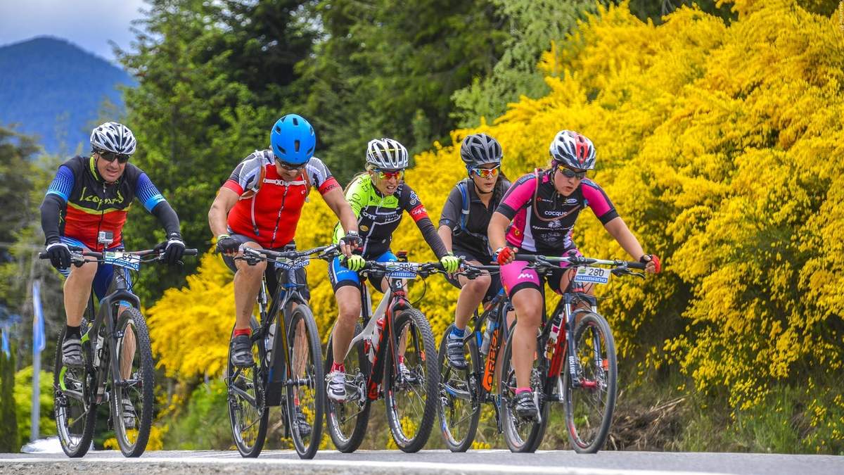 Carrera ciclística en San Martín de los Andes. Fuente: (Twitter)