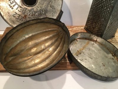 No tires las tarteras oxidadas que tenés en casa, mirá el hermoso organizador que podés hacer para la cocina