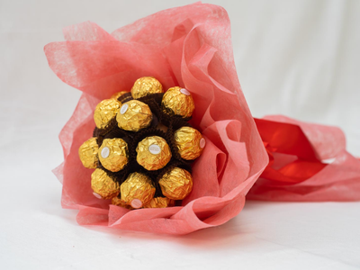 Se acerca la Navidad: mirá esta delicada y hermosa idea para regalar Bombones Ferrero Rocher decorados