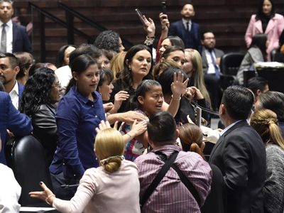 Revientan sesión en la Cámara de Diputados por reserva sobre Acapulco (Video)
